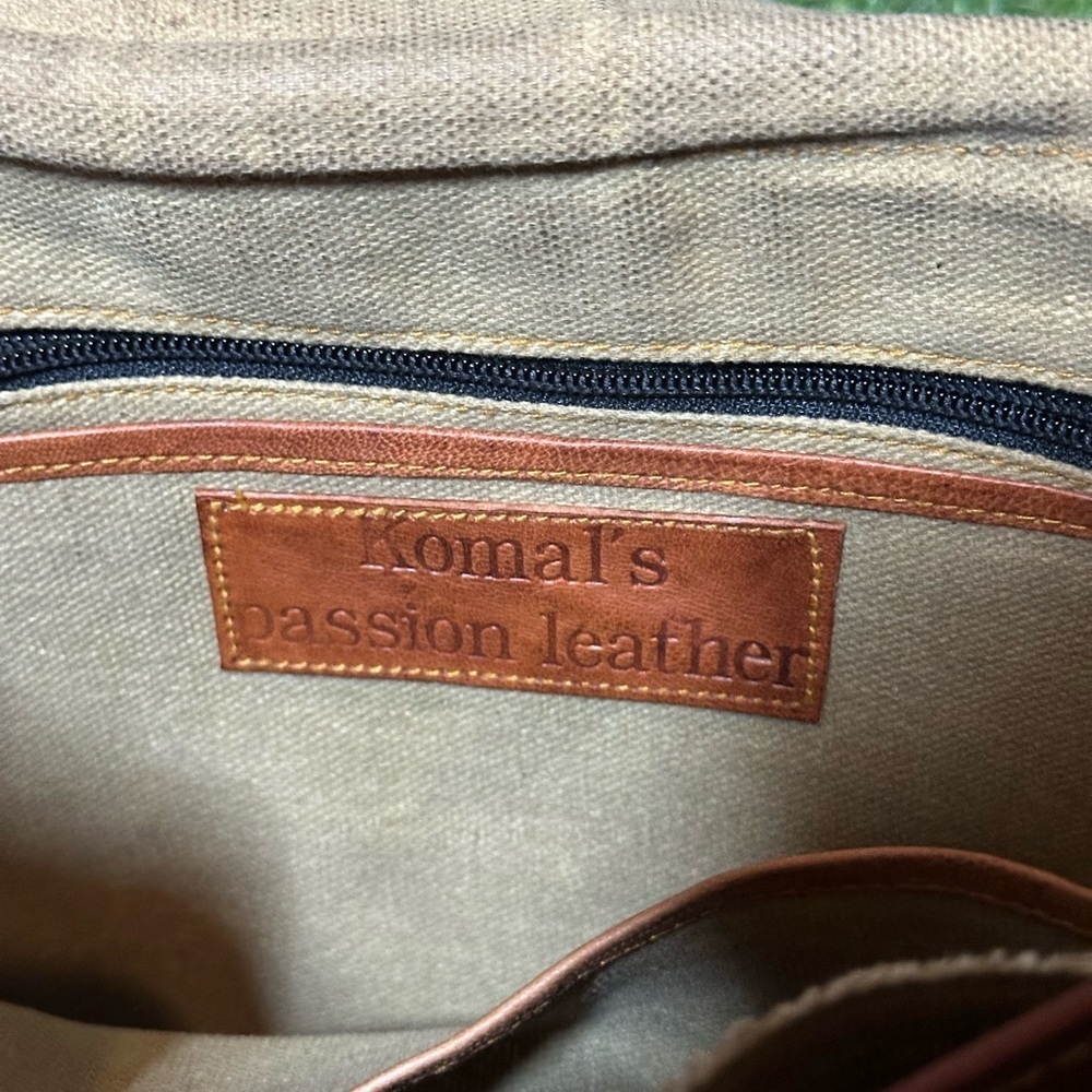 Komal's Passion Leather Bag - Picture 3 of 5